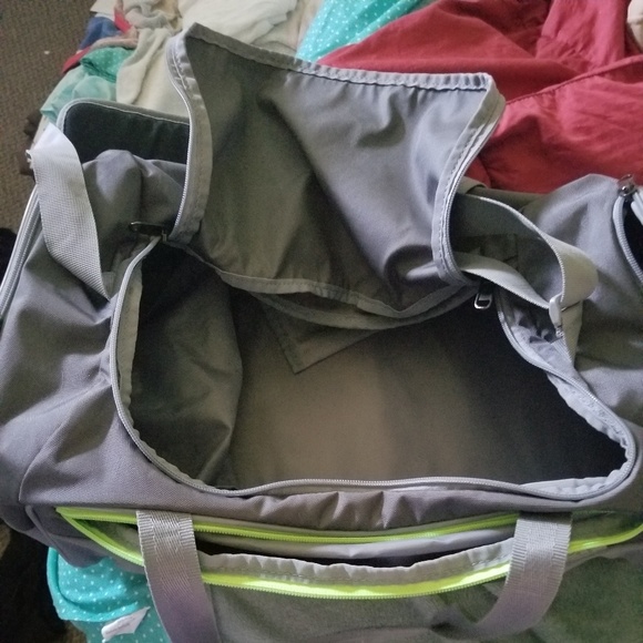 Underarmour duffel bag - Picture 2 of 2